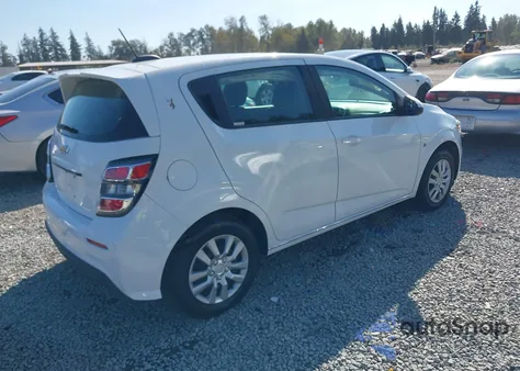 2017 Chevrolet Sonic Lt Auto z USA, uszkodzony, nr VIN 1G1JG6SHXH4158767